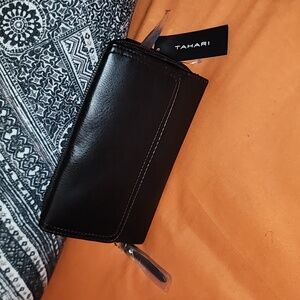 NWT Women Tahari Wallet